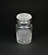 カットクリスタルの茶葉入れ