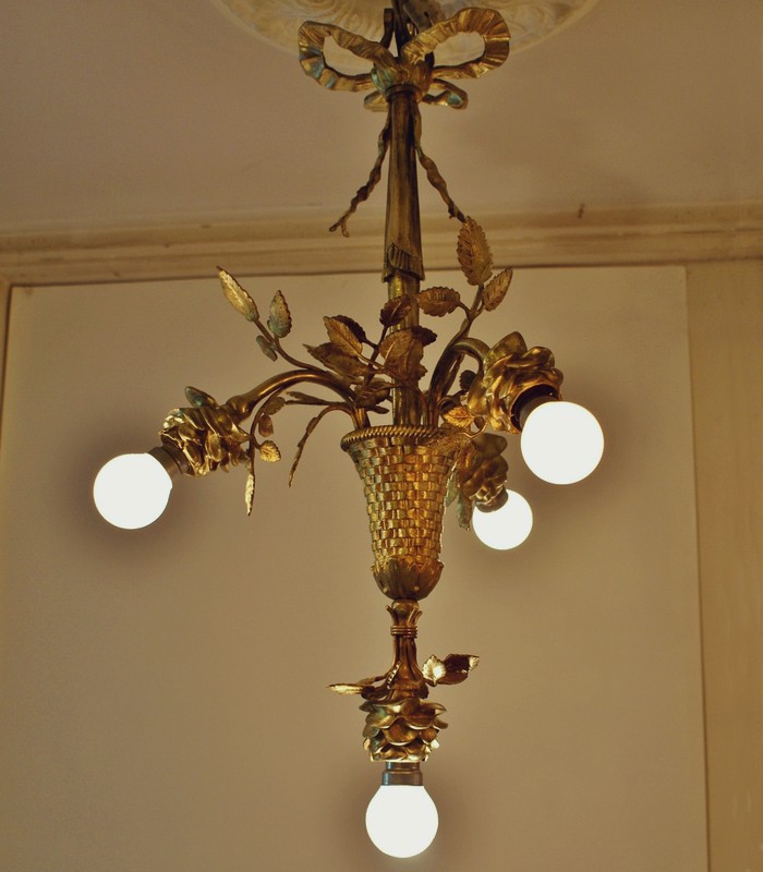 バラの花籠型4灯式シャンデリア アンティック 姉妹社