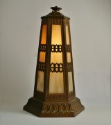 画像: 灯台型ステンドグラス風ランプ