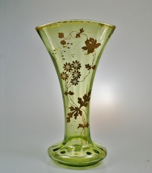 画像: 金彩草花文扇形花瓶
