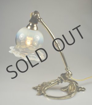 画像: 小さなテーブルランプ