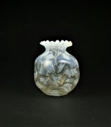 画像: 花文オパルセントガラスの巾着型花瓶