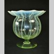 画像2: ヴァセリンガラスのケシの実型花器 (2)
