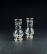 画像: スミレとリボン文グラヴュール 小さな花瓶2個