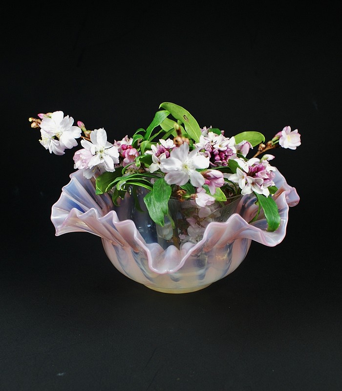 画像1: 桜貝色ガラスの花形フリル鉢 (1)