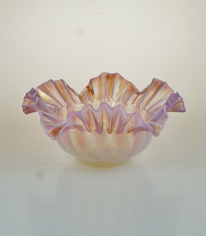 画像2: 桜貝色ガラスの花形フリル鉢 (2)