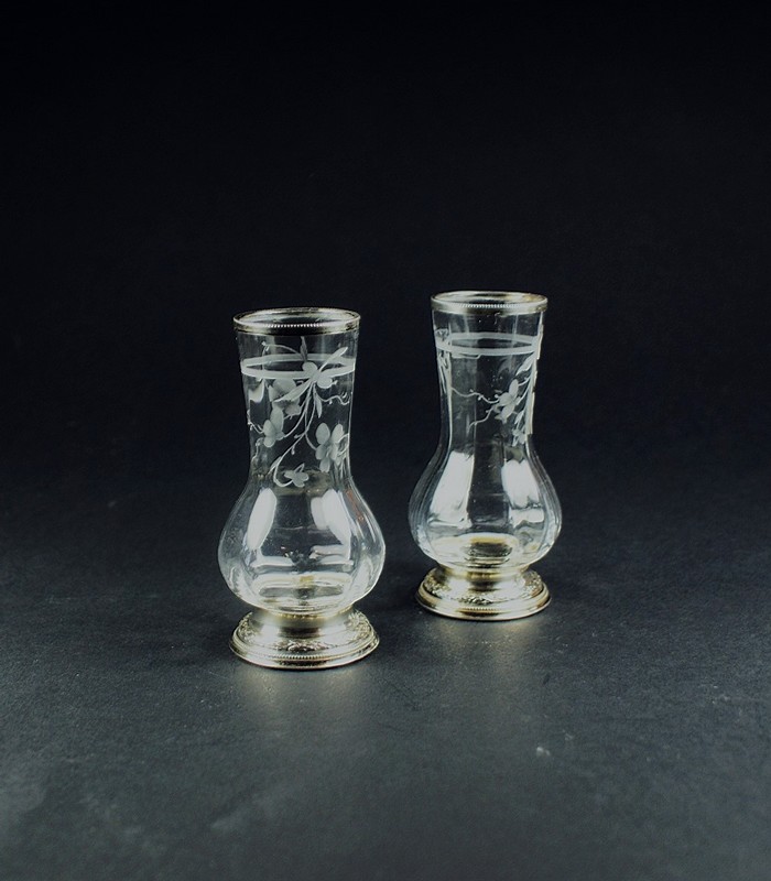 画像1: スミレとリボン文グラヴュール 小さな花瓶2個 (1)